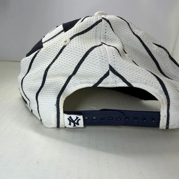 New Era 9Fifty NY Yankees Derek Jeter 2020 White and Navy Pinstripe SnapBack - Picture 6 of 12